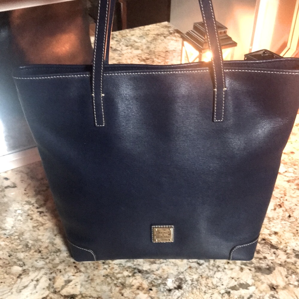 Dooney & Bourke Leather Tote in Excellent Condition ‼️